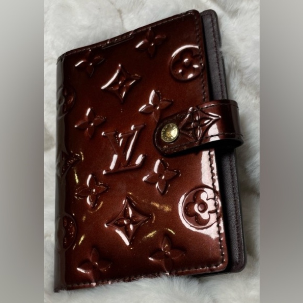 LOUIS VUITTON Amarante Monogram Vernis Agenda Pristine 
Rare
Full Set